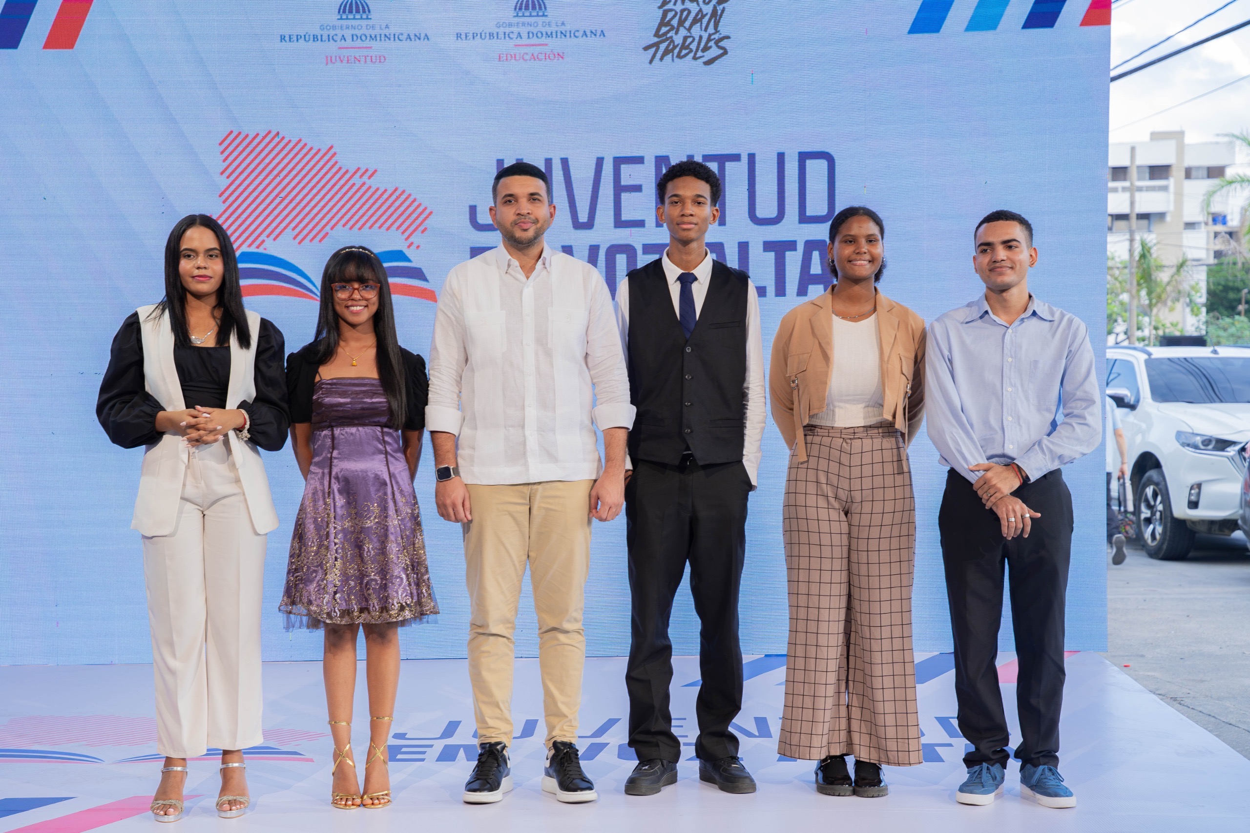 Presentan “Juventud en Voz Alta”, iniciativa que busca recuperar récord Guinness de lectura*