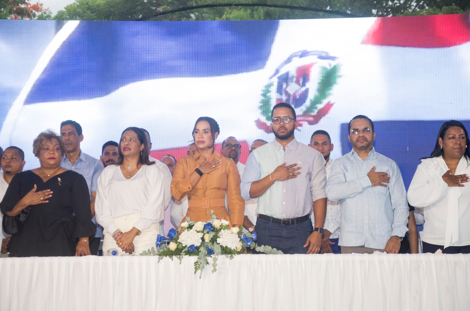 Alcaldesa Betty Gerónimo encabeza Primera Graduación Municipal de Santo Domingo Norte