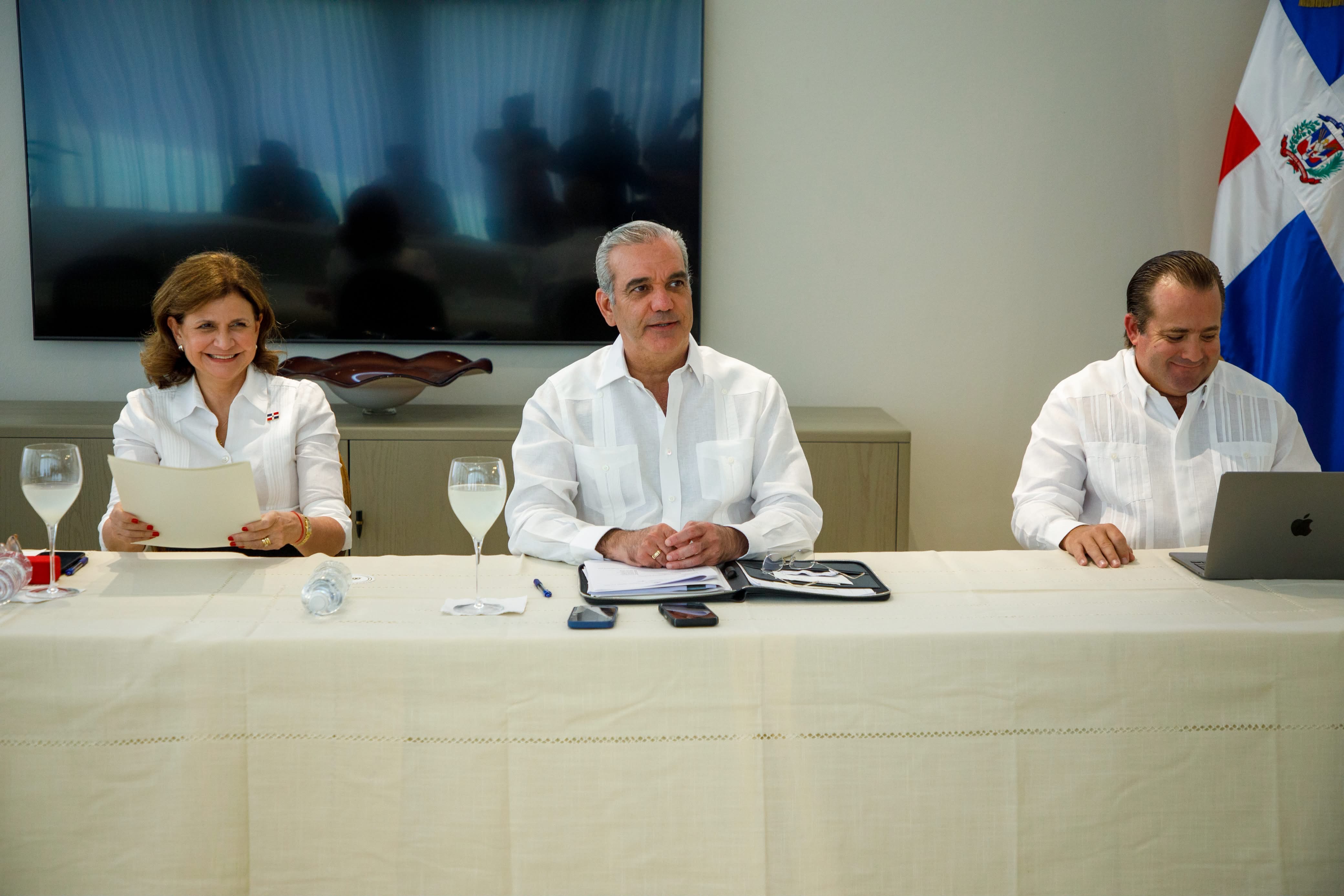 Abinader reitera inversiones para desarrollo de Santiago