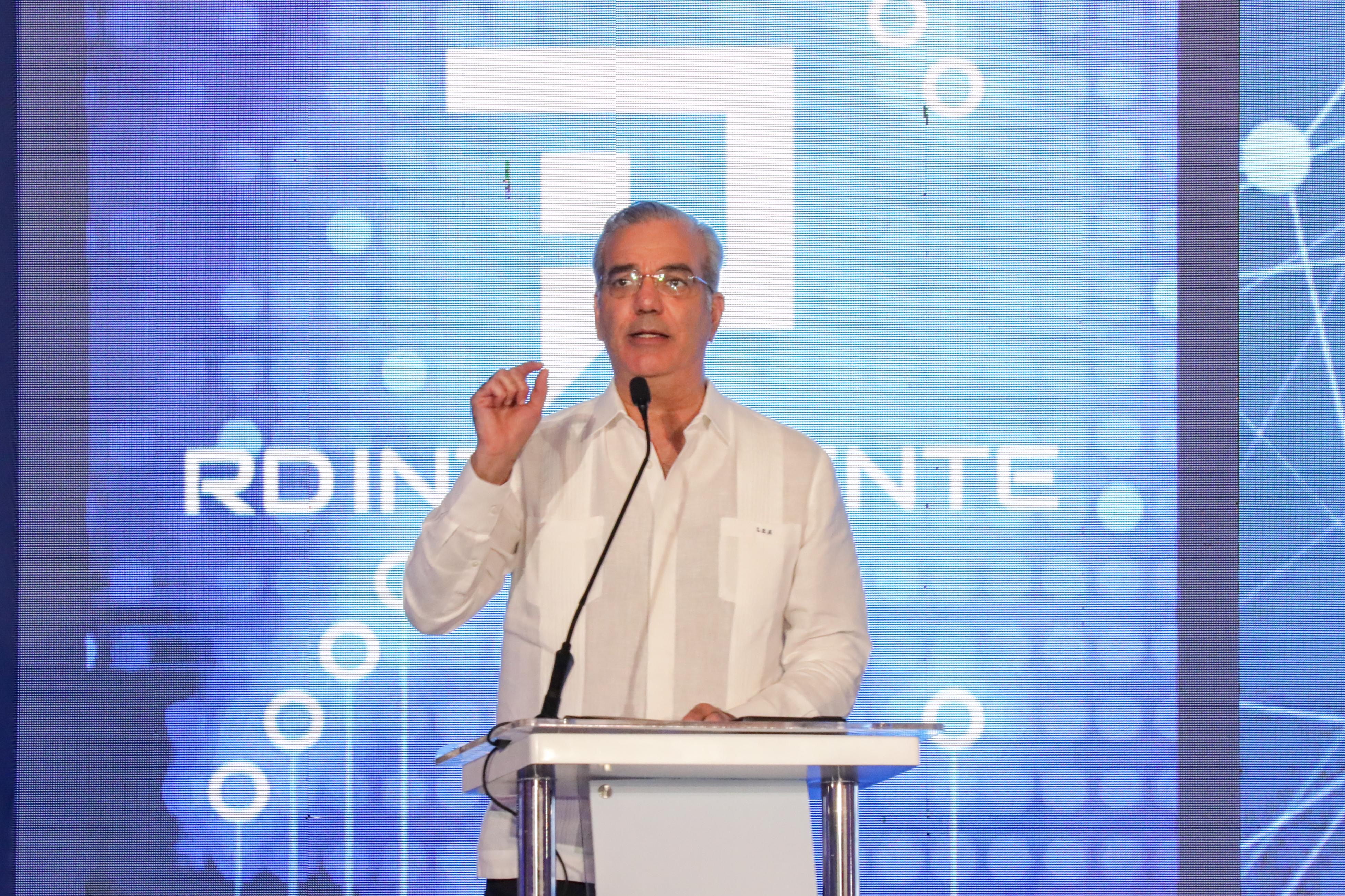Abinader lanza programa “RD Inteligente”