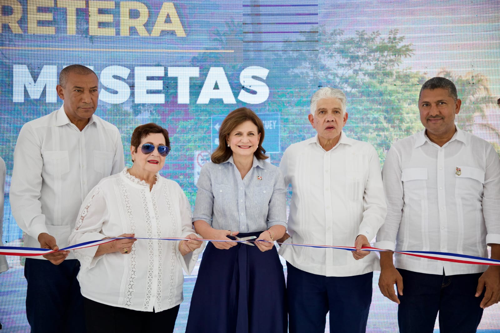 Vicepresidenta Raquel Peña entrega carretera en El Seibo esperada por décadas