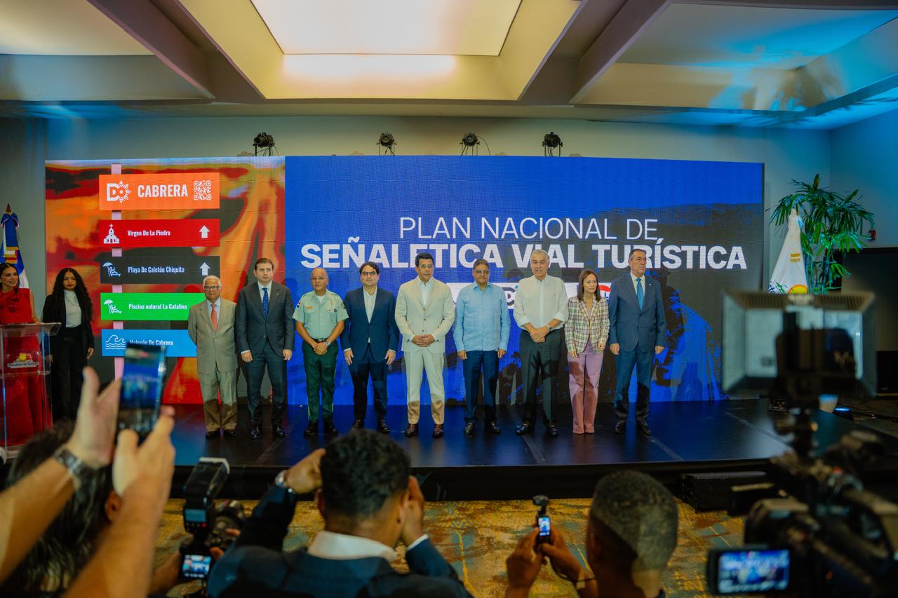 Turismo y RD Vial lanzan plan nacional de señalética turística.