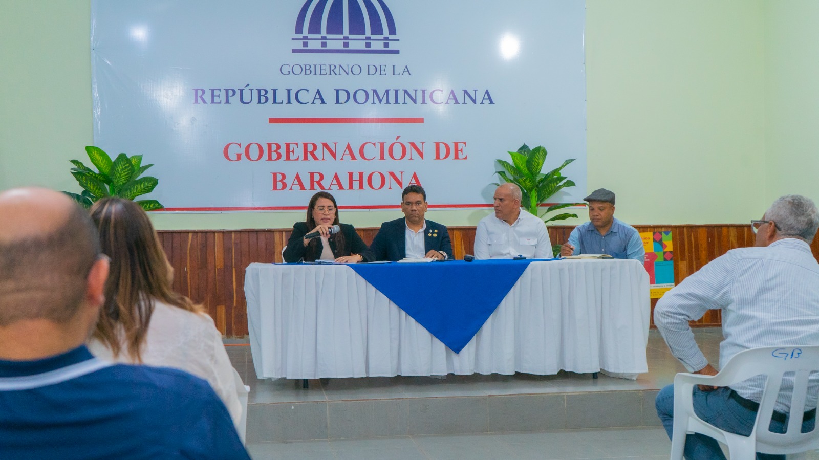 DIECOM realiza encuentro con funcionarios de Ocoa, Azua y Barahona