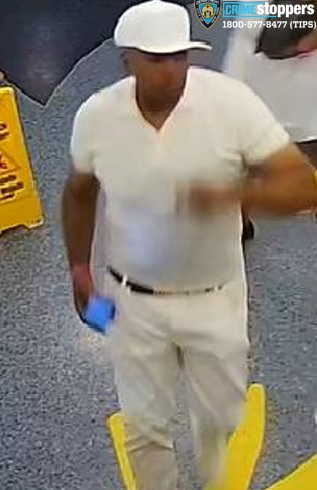 Asaltan hispano en el Alto Manhattan; arrestan y acusan hombre de asesinato mujer en mismo vecindario